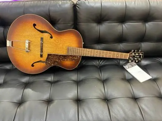 Godin Guitars - 5th Avenue CW Kingpin II 2